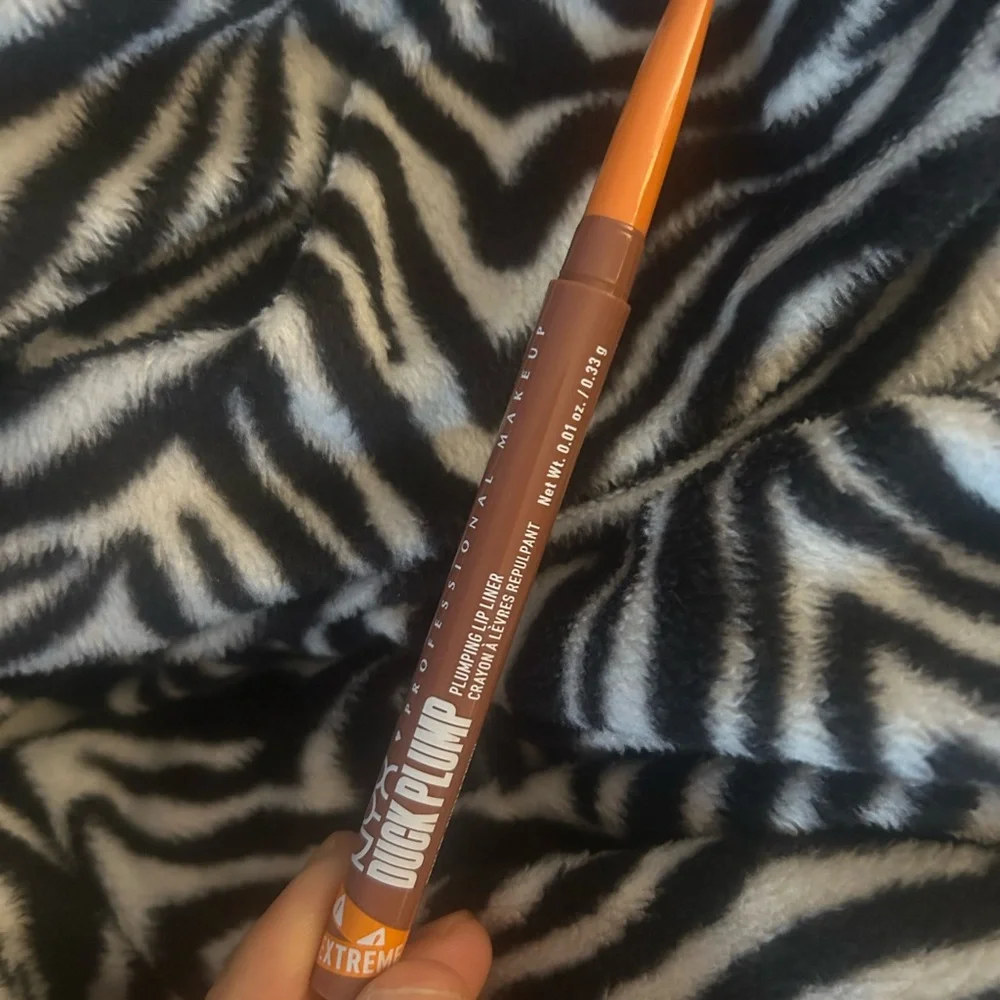 NYX Professional Makeup Duck Plump Plumping Lip Liner